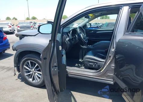 2018 Toyota Highlander Xle z USA, uszkodzony, nr VIN 5TDKZRFHXJS271758